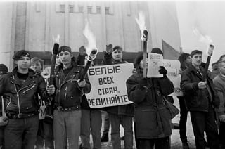 Белые всех стран, объединяйтесь! “Whites of all countries, unite!”, the white supremacist version of the communist Пролетарии всех стран, соединяйтесь! “Proletarians of all countries, unite!” / “Workers of the world, unite!”