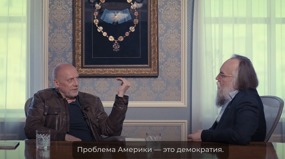 “Проблема Америки - это демократия”. Alain Soral and Aleksandr Dugin discussing in French how the problem of the United States is democracy, an “issue” which Vladimir Putin, conversely, has “solved”.